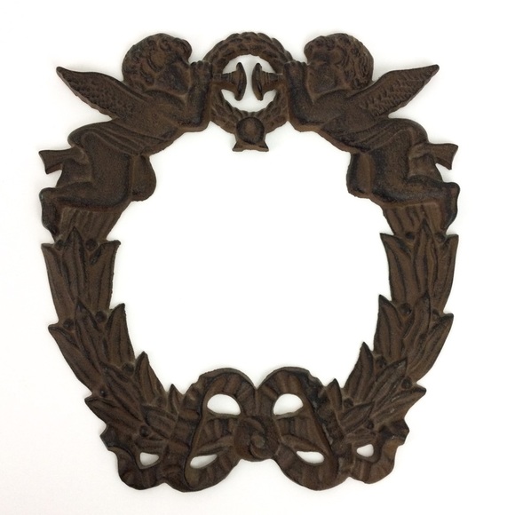 Cast iron rusty brown cherub angel wreath wall decor 9.25” x 8.5” - Picture 1 of 4